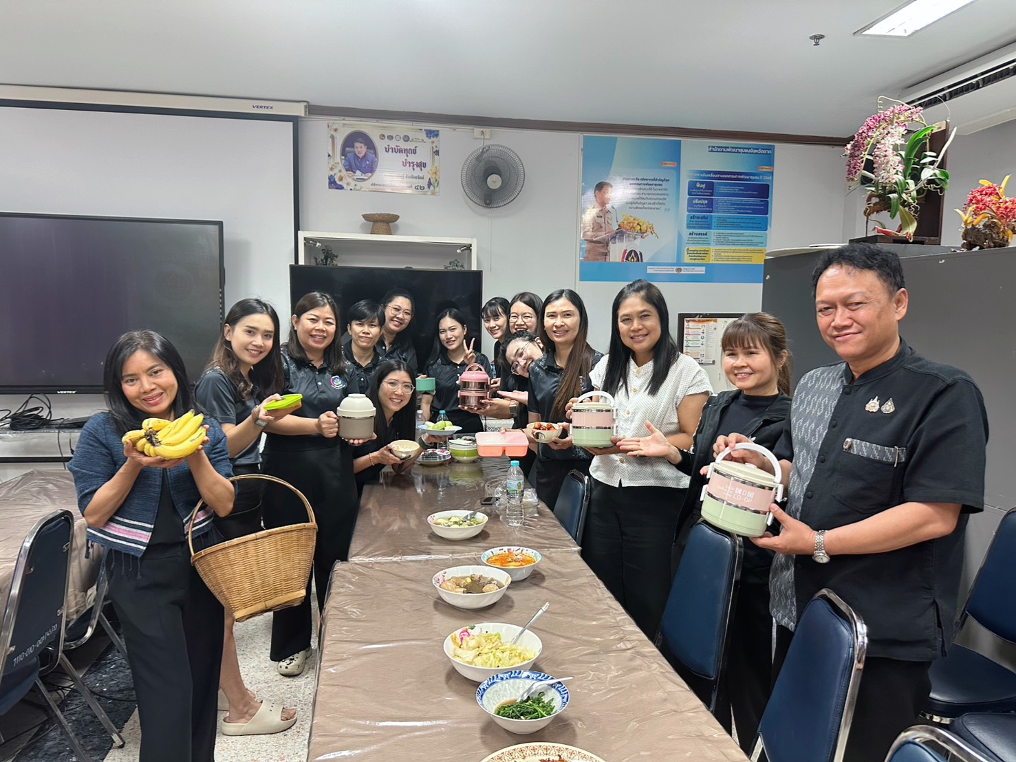 🌈 พช.ตาก : จัดกิจกรรม “หิ้วปิ่นโต” เสริมสร้างความสามัคคี พร้อมส่งเสริมการรักษาสิ่งแวดล้อมในองค์กร