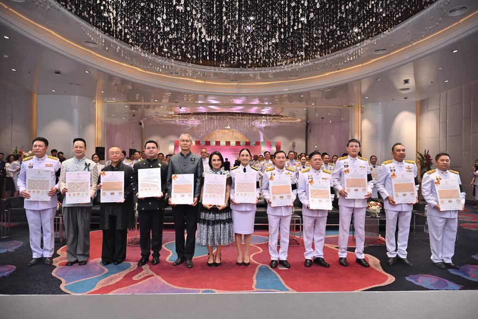 🌈 จังหวัดตาก ร่วมพิธีมอบแบบลายผ้าพระราชทาน ปี 2569 "ผ้าลายขอสมเด็จฯ-เจ้าฟ้าฯ" และ "ผ้าลายบุปผาบรมราชินีนาถ" ประเภทบาติก