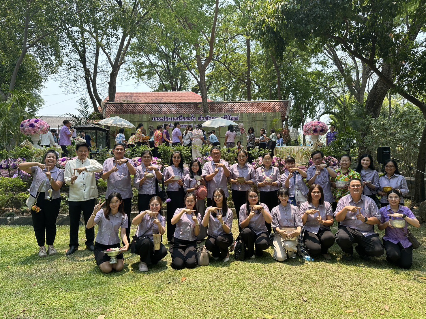 🌈 พช.ตาก : ร่วมพิธีรดน้ำดำหัว นายชูศักดิ์ รู้ยิ่ง ผู้ว่าราชการจังหวัดตาก เนื่องในประเพณีสงกรานต์ ปี 2569 "ภูมิใจแต่งไทยทั้งแผ่นดิน" ร่วมรณรงค์การแต่งกายอัตลักษณ์ไทยสู่สากล