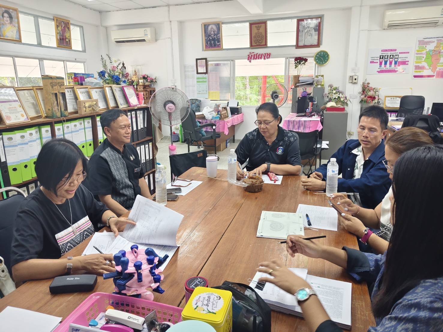 🌈 พช.ตาก : ร่วมลงพื้นที่อำเภออุ้มผาง จังหวัดตาก เตรียมความพร้อมขับเคลื่อนโครงการเพิ่มประสิทธิภาพการตรวจราชการและสนับสนุนหน่วยรับตรวจในการขับเคลื่อนงานตามแผนปฏิบัติราชการกรมการพัฒนาชุมชน